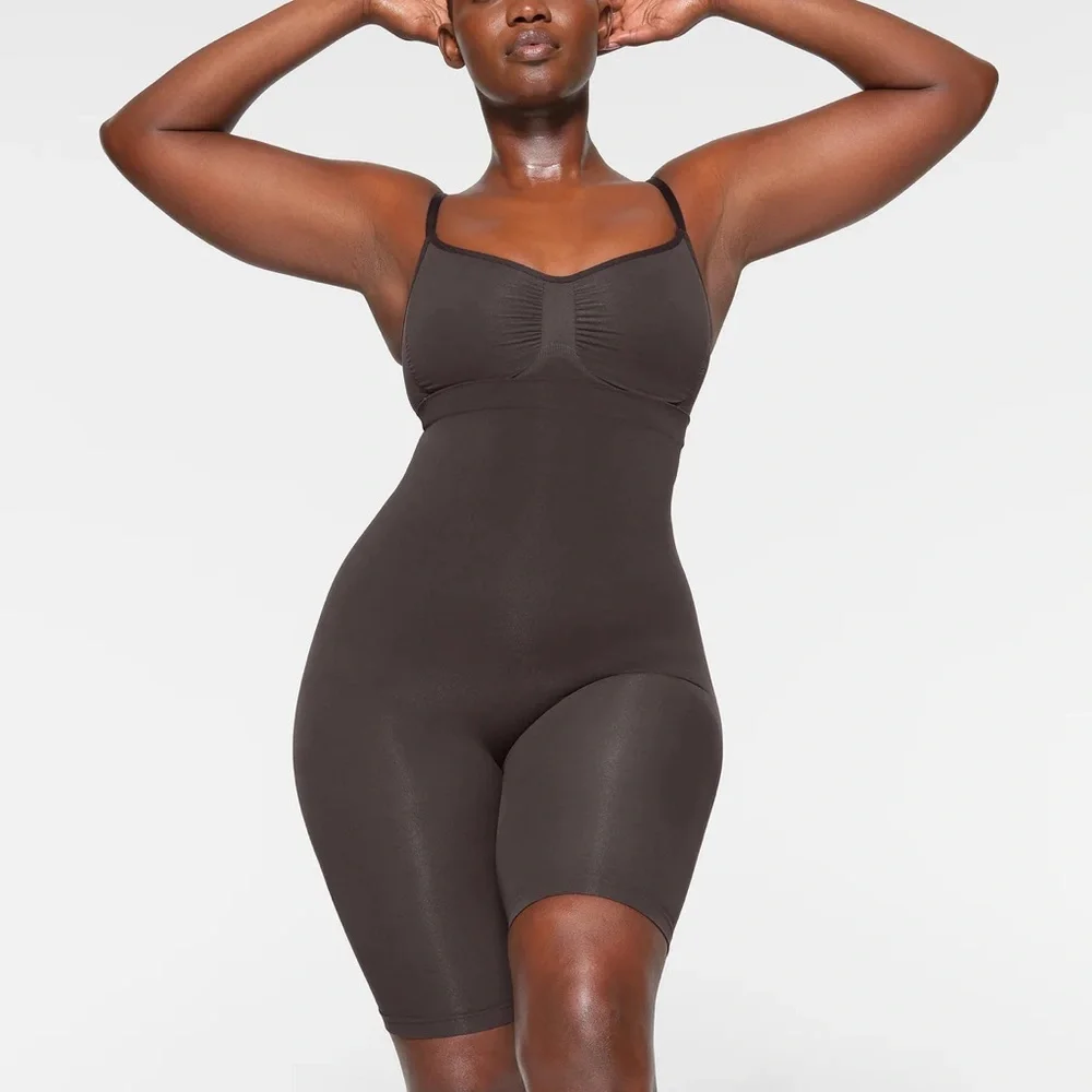 Skims Everyday Sculpt Above The Knee Short Color Espresso - Picture 1 of 3